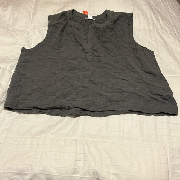 Joe Fresh raw edge sleeveless top - Picture 1 of 4